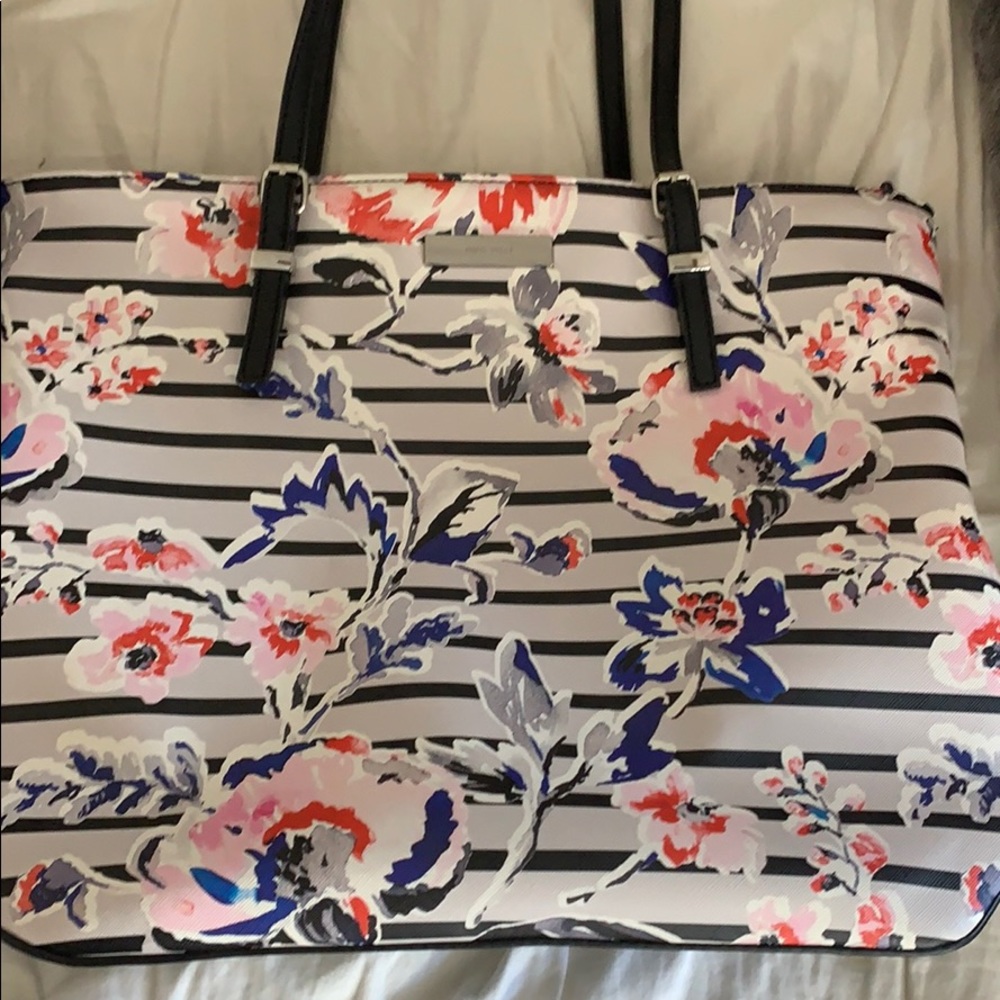 nine west tote